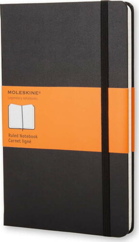 Černý linkovaný zápisník v pevné vazbě Moleskine