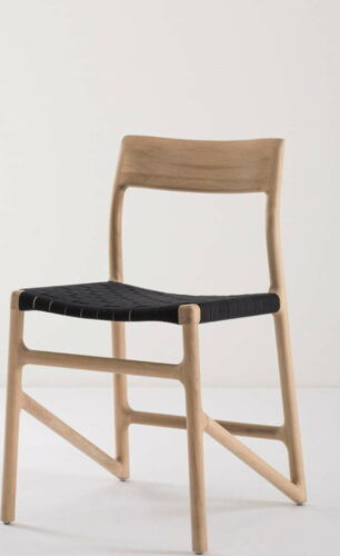Jídelní židle z masivního dubového dřeva s černým sedákem Gazzda Fawn Gazzda