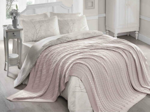 Pudrově růžový přehoz přes postel Hannola